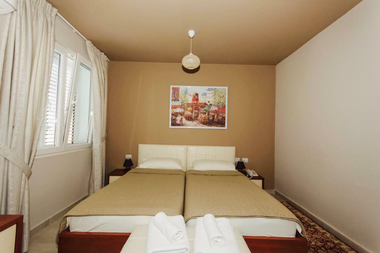טיראנה Vila Ada Hotel מראה חיצוני תמונה